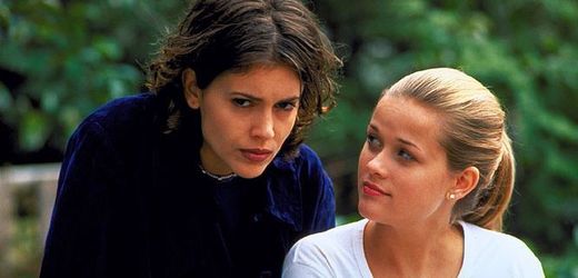 Ve filmu Milenec nebo vrah si zahrály známé herečky Alyssa Milano a Reese Witherspoonová.