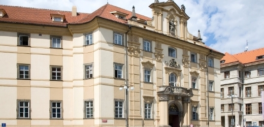 Hasiči v úterý ráno likvidovali požár v administrativní části Národní knihovny v pražském Klementinu. 
