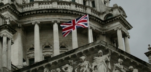 Britská vlajka nad belfastskou radnicí doposud vlála denně od roku 1906, kdy budova byla zprovozněna.