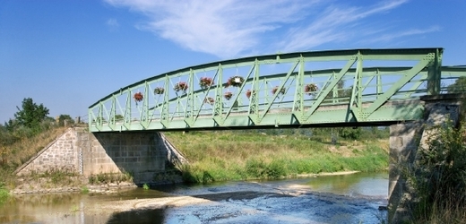 Farmář čelí obvinění, že ukradl celý most (ilustrační foto).
