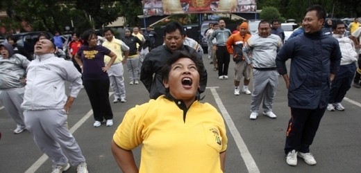Všichni indonéští policisté vážící více než 100 kilogramů se musejí účastnit nového dietního programu.