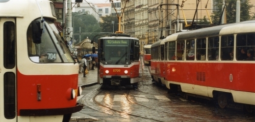 V Praze se srazily tramvaje. Na trase Anděl - Motol byla zavedena náhradní autobusová doprava (ilustrační foto).