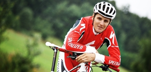 Jaroslav Kulhavý bude nadále závodit na horských kolech.