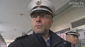 Policie ve čtvrti Rheunhausen je frustrovaná (Spiegel TV). 