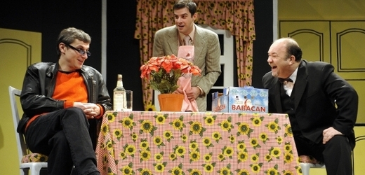 Jako poslední premiéru roku 2012 uvedlo Horácké divadlo Jihlava komedii Alana Ayckbourna Veselé Vánoce. 