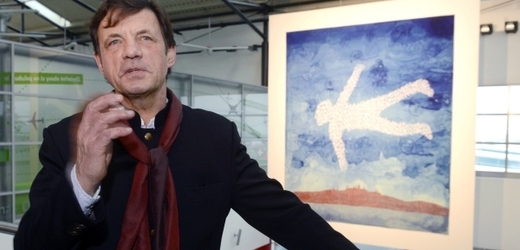 Na letišti Václava Havla byl odhalen unikátní gobelín inspirovaný grafikou výtvarníka Petra Síse (na snímku).
