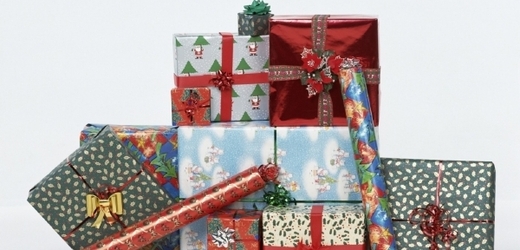 Češi vánoční dárky před Štědrým dnem nejčastěji ukrývají ve skříni (ilustrační foto).