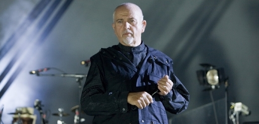 Peter Gabriel na letošním koncertu v San Diegu.
