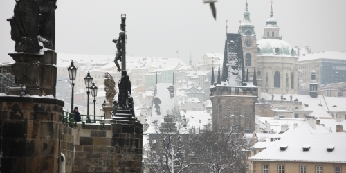 Mrazivé počasí si v Praze vyžádalo první oběť (ilustrační foto).