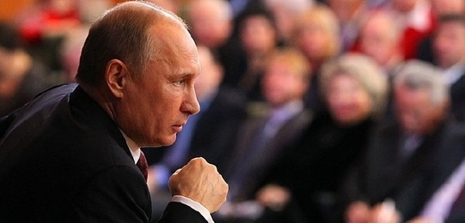 Putin slibuje tisícovce hostů v Kremlu světlé zítřky.