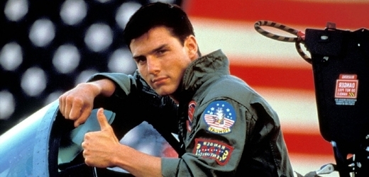 Tom Cruise jako pilot Maverick.