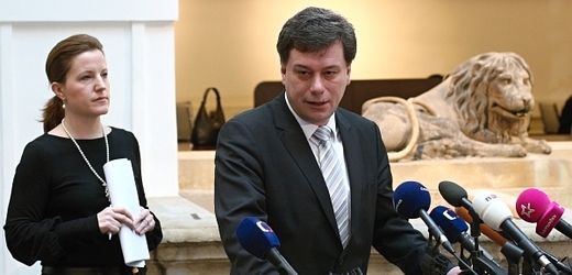 Ministryně obrany Karolína Peake a ministr spravedlnosti Pavel Blažek.