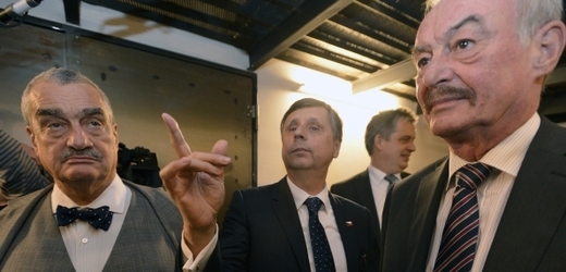 Kandidáti na prezidenta (zleva) Karel Schwarzenberg, Jan Fischer, Jiří Dienstbier a Přemysl Sobotka.