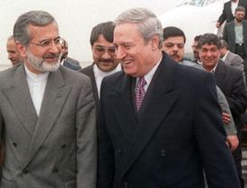 Farúk Šará (vpravo) po příletu do Teheránu (listopad 2012).