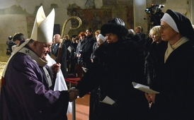 O obřad vpředvečer prvního výročí Havlova úmrtí kardinála Duku požádala Dagmar Havlová.