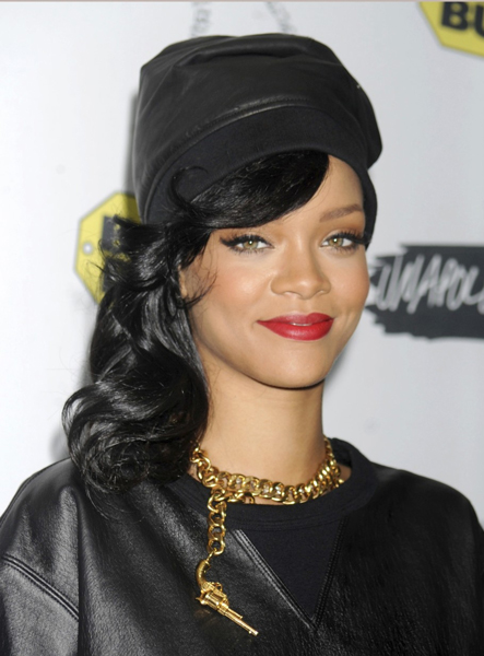 Čtyřiadvacetiletá zpěvačka Rihanna pochází z Barbadosu, svou kariéru si ale vybudovala v USA.