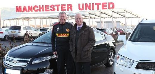 Vlevo Alex Ferguson, vpravo Bobby Charlton. Dvě legendy Manchesteru United.