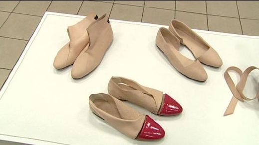 Eliška Kuchtová, studentka VŠUP, se může za boty z jednoho kusu usně stát Objevem roku.