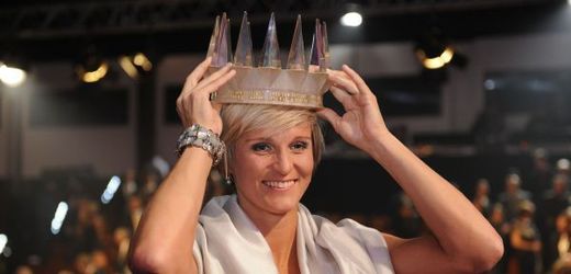 Barbora Špotáková s korunkou pro nejlepšího sportovce roku.