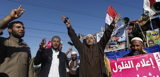 Islamisté vyjadřující podporu prezidentovi Mursímu.