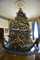 Bohatě zdobený vánoční stromeček v Modrém salonku Bílého domu ve Washingtonu. (Foto: profimedia.cz)
