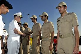 Bratři ve zbrani. Americký admirál Gary Roughead na návštěvě saúdské válečné flotily.