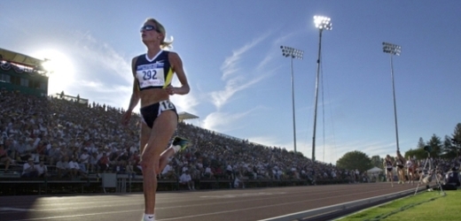 Suzy Favorové-Hamiltonové vrcholová atletika nestačila.