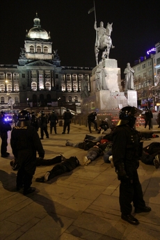 "Z bezpečnostních a taktických důvodů došlo k zásahu na Václavském náměstí, kde je ideální volné prostranství."