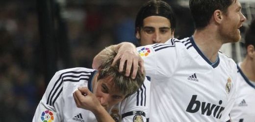 Fotbalisté Realu Madrid podpoří nemocného trenéra konkurenční Barcelony Tita Vilanovu.