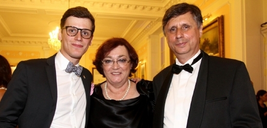 Jan Fischer s manželkou Danou a synem Janem.