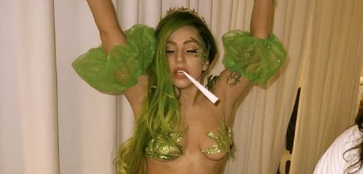 O Halloweenu si Lady Gaga zvolila prostou masku, šla za marihuanu.