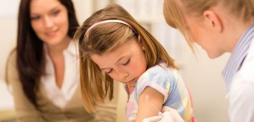 Očkování proti lidským papilomavirům od letošního roku hradí vybraným ročníkům pojišťovny.