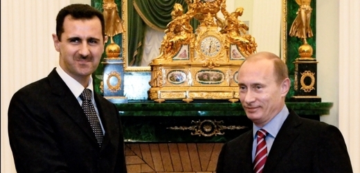 Syrský prezident Bašár Asad (vlevo) se svým ruským protějškem Vladimirem Putinem.