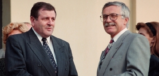 Václav Klaus (vpravo) a Vladimír Mečiar na konci roku 1992.