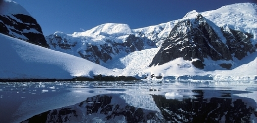 Vědci vyrazili na polární základnu v Antarktidě.