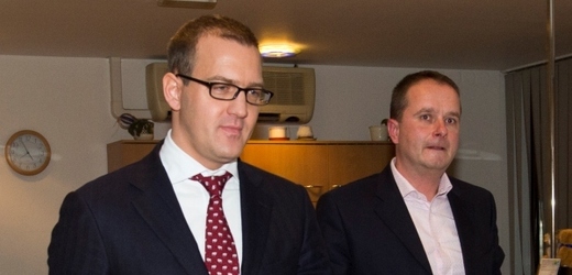 Majitel Sparty Daniel Křetínský (vlevo) a předseda disciplinární komise FAČR Jiří Golda.
