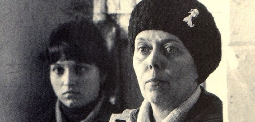 Jiřina Jirásková ve filmu Sestřičky.