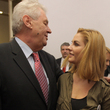 Hrdý otec Miloš Zeman se svou dcerou Kateřinou ve volebním štábu.