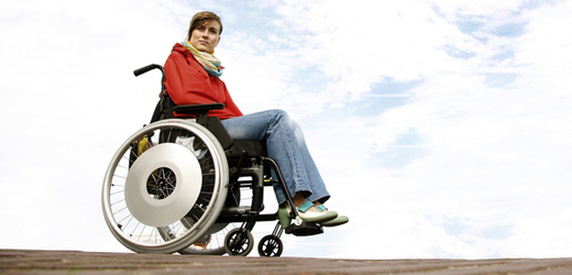 Víte, že existují speciální sportovní vozíky na basket, ragby, stolní tenis nebo florbal pro vozíčkáře?