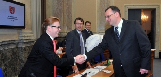 Petr Mlsna (vlevo) s premiérem Petrem Nečasem.