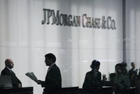 Největší americká banka JPMorgan Chase & Co hospodařila ve čtvrtém čtvrtletí s čistým ziskem 5,7 miliardy dolarů.