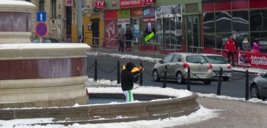 Muž se na Václavském náměstí pokusil upálit.