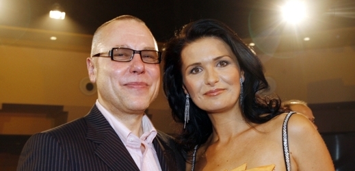 Majitel vydavatelství Economia Zdeněk Bakala s manželkou Michaelou Maláčovou.