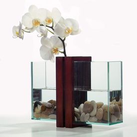 Dřevěné lamely udrží na svém místě i jedinou orchidej.