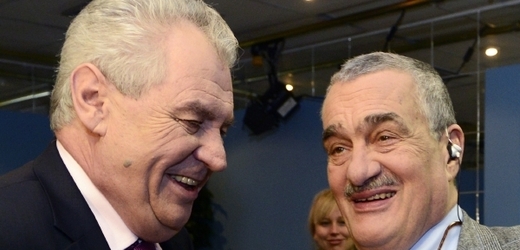 Kandidáti na prezidenta Karel Schwanzerberg (vpravo) a Miloš Zeman.