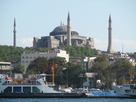 Stavebnice prý připomíná mimo jiné chrám Hagia Sofia v Istanbulu.