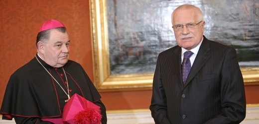 Arcibiskup Dominik Duka (vlevo) a prezident Václav Klaus.