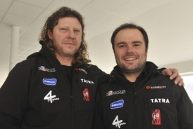 Radim Pustějovský (mechanik závodního vozu) a Aleš Loprais (řidič závodního vozu).