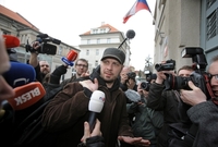 Úřad městské části Praha 1 potrestal umělce Romana Týce za loňský konflikt se strážníky. 