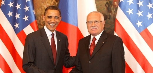 Oficiální dary od prezidenta Obamy by měl Václav Klaus po svém odchodu nechat na Hradě (ilustrační foto).